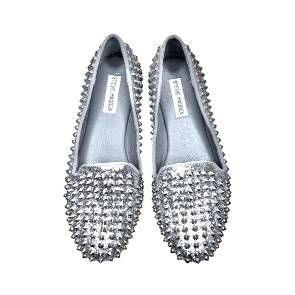 Steve Madden Studlyy Silver Studded Sparkle Spikes Glitter Flats Size 8 - Picture 2 of 6